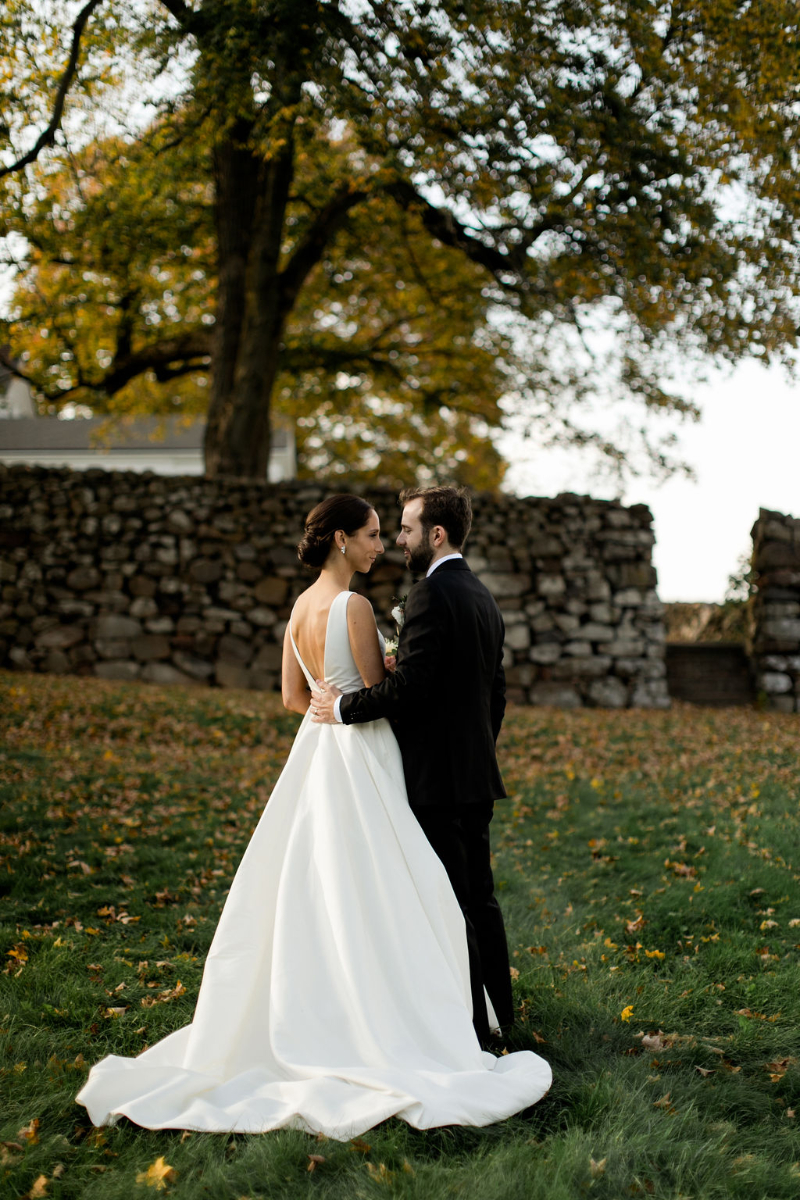 wedding couple outside of Hill-stead Museum